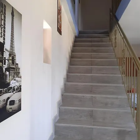 Porto τριόροφος μανιάτικος πύργος με βραχυχρόνια μίσθωσης καψοκολης προκοπιος *
