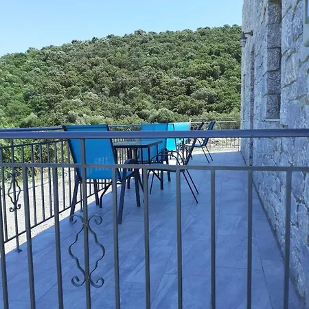Porto τριόροφος μανιάτικος πύργος με βραχυχρόνια μίσθωσης καψοκολης προκοπιος Ageranos